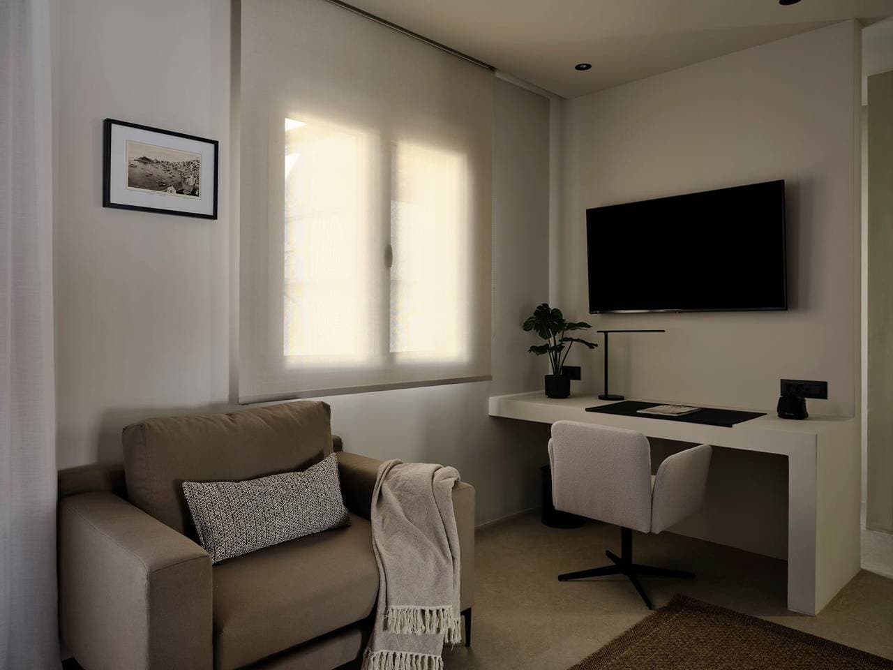 Foto 4 von 25: Endearing Athens Suite | Helios Suite | 1 Bedroom | Private Furnished Balcony | Prime Location | Chalandri