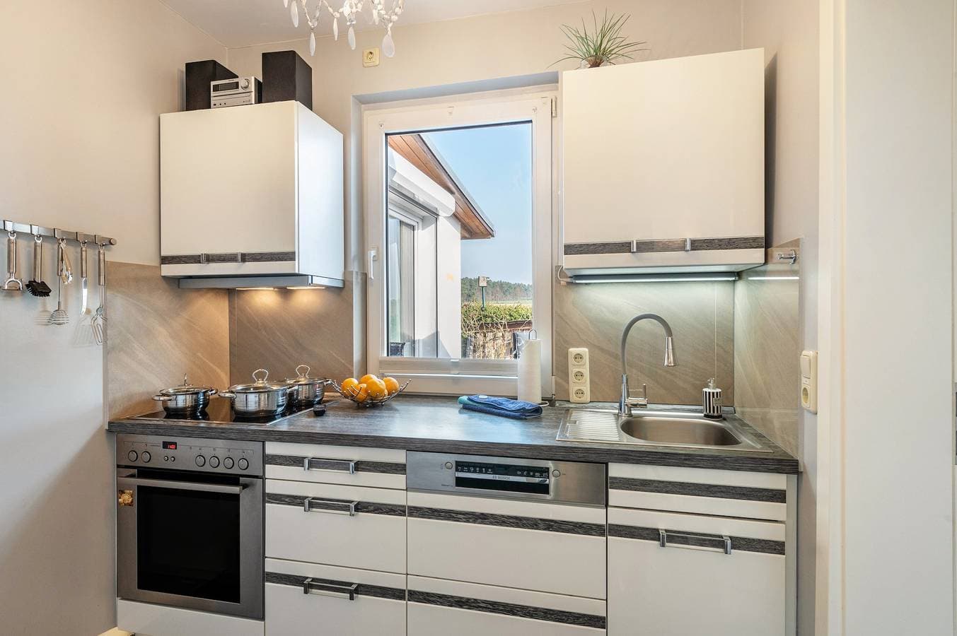 Foto 13 von 35: 'Ferienhaus Am See mit Boot', privater Terrasse, WLAN und Klimaanlage