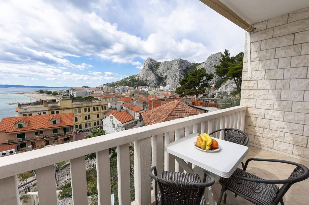 Foto 2 von 26: Ferienwohnung in Omiš mit Meerblick, Balkon, Klimaanlage, W-Lan (5129-3)