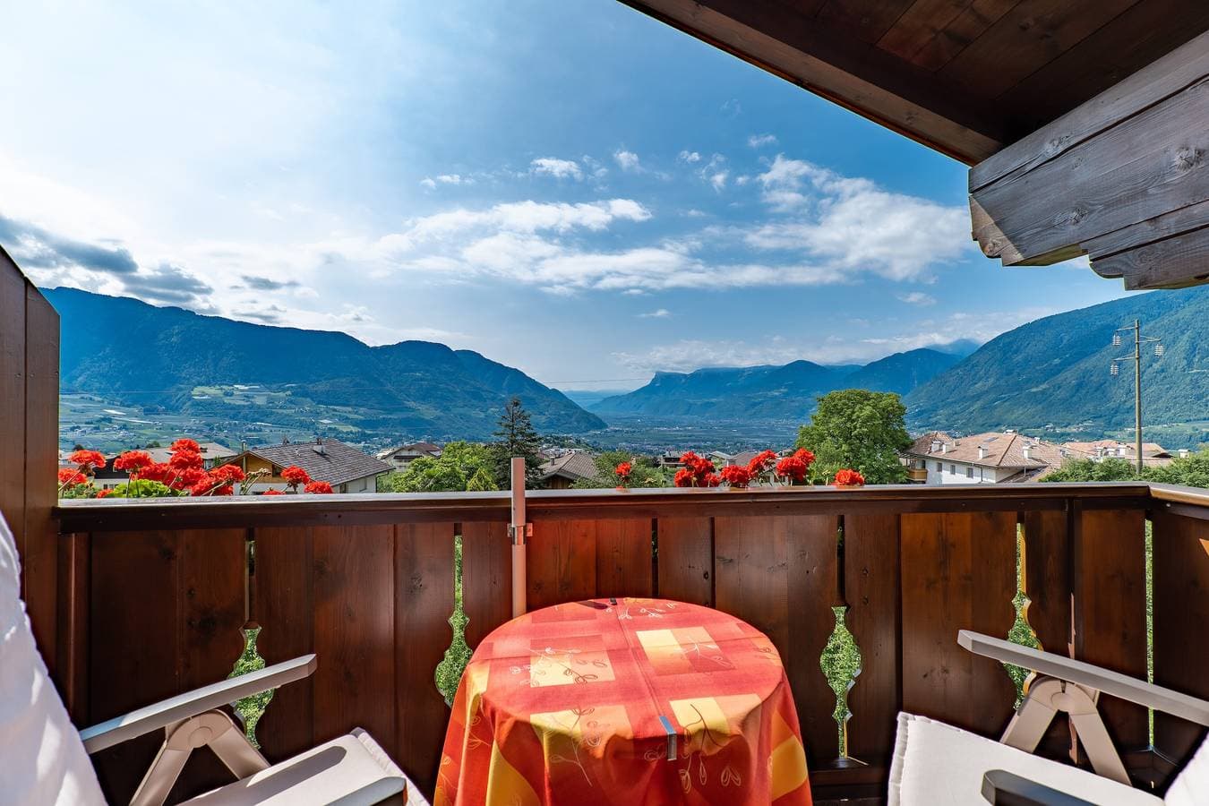 Foto 7 von 10: Apartment "Wohnung 2 Dachgeschoss" mit Bergblick, WLAN und Balkon