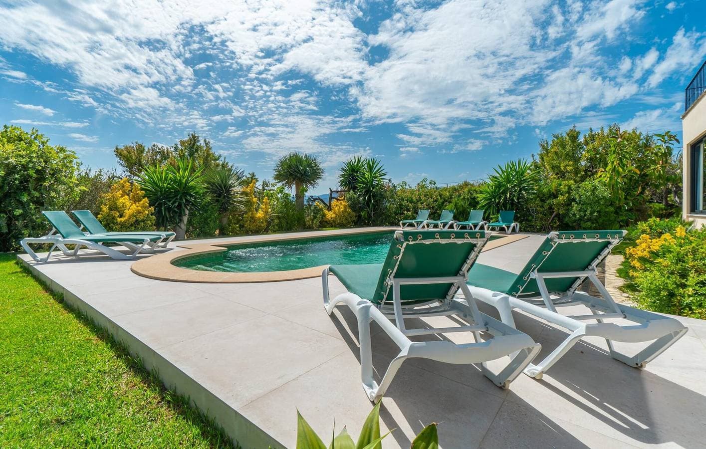 Foto 5 von 46: Geräumiges Apt mit Terrasse, Pool, Grill & Wifi
