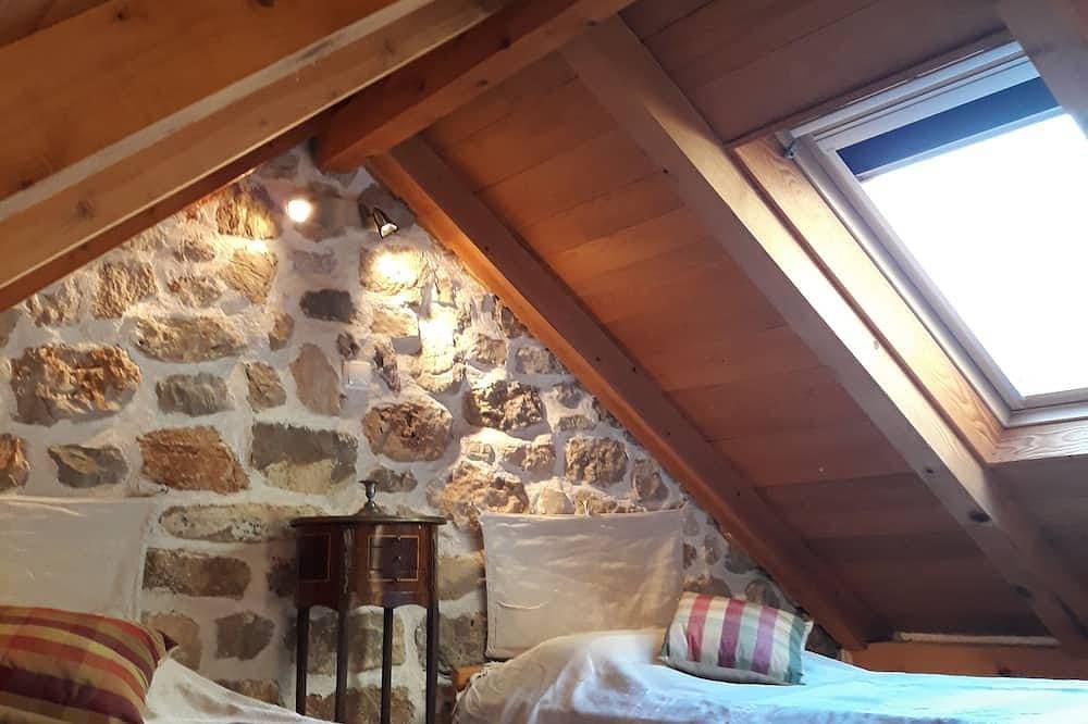 Foto 3 von 30: Kernsaniertes kleines Steinhaus mit Meerblick in der Naehe von Split
