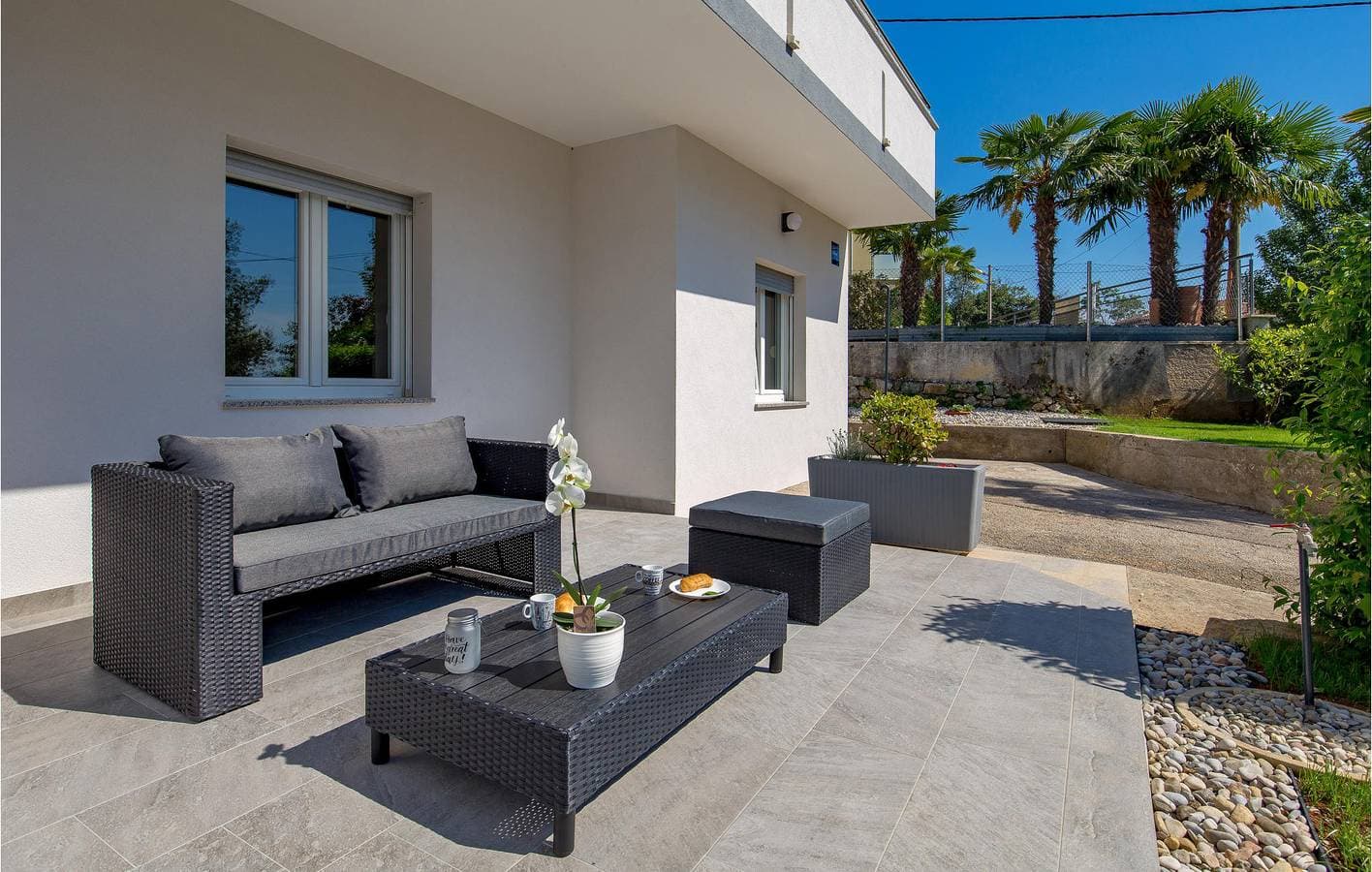 Foto 10 von 41: Charmante 76 m² große Wohnung mit Pool, Terrasse und einem Hundestrand in der Nähe