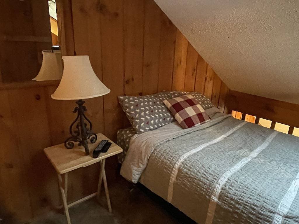 Foto 4 von 19: Mt. Snow Stadthaus mit Kamin, 1 Meile zu den Pisten mit Wochenend-Shuttle!