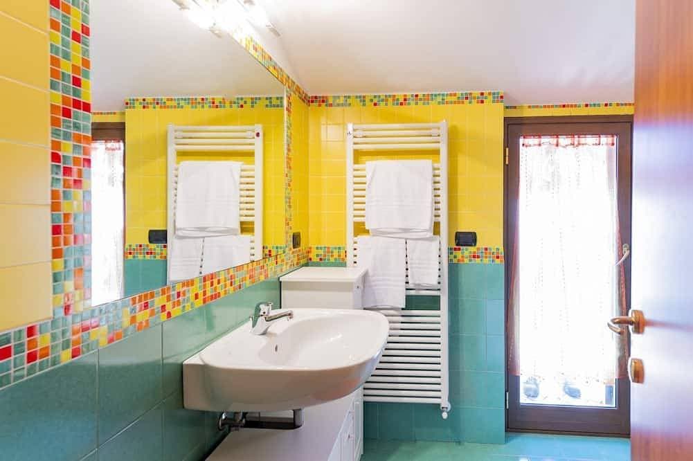 Foto 12 von 30: GuestHost - Nice 80 sqm apartment on two levels, perfect for 2 people, located on the first floor of a semi-detached house Without a lift (stairs to access it). The accommodation is located in San Martino, a quiet and peaceful neighborhood where you can