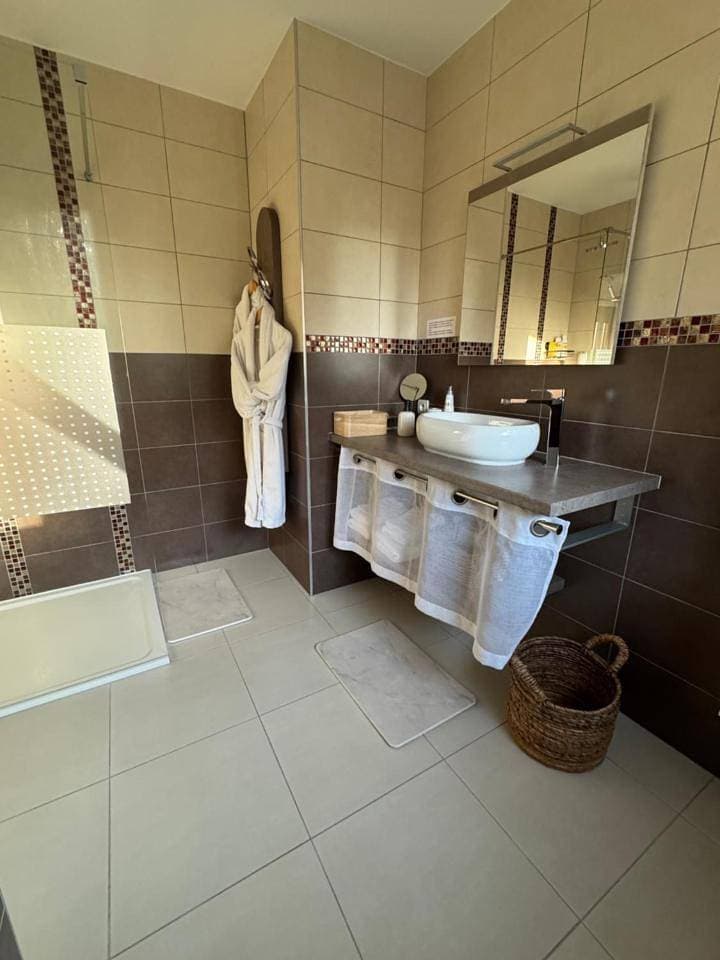 Foto 12 von 16: Double Room with Private Bathroom