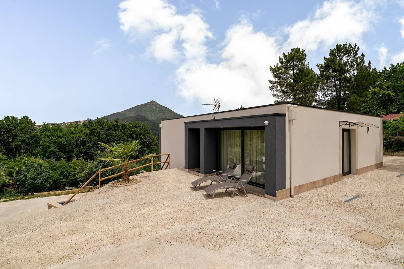 Foto 3 von 25: Ferienhaus 'Felicidade' mit Bergblick, Wi-Fi und Klimaanlage