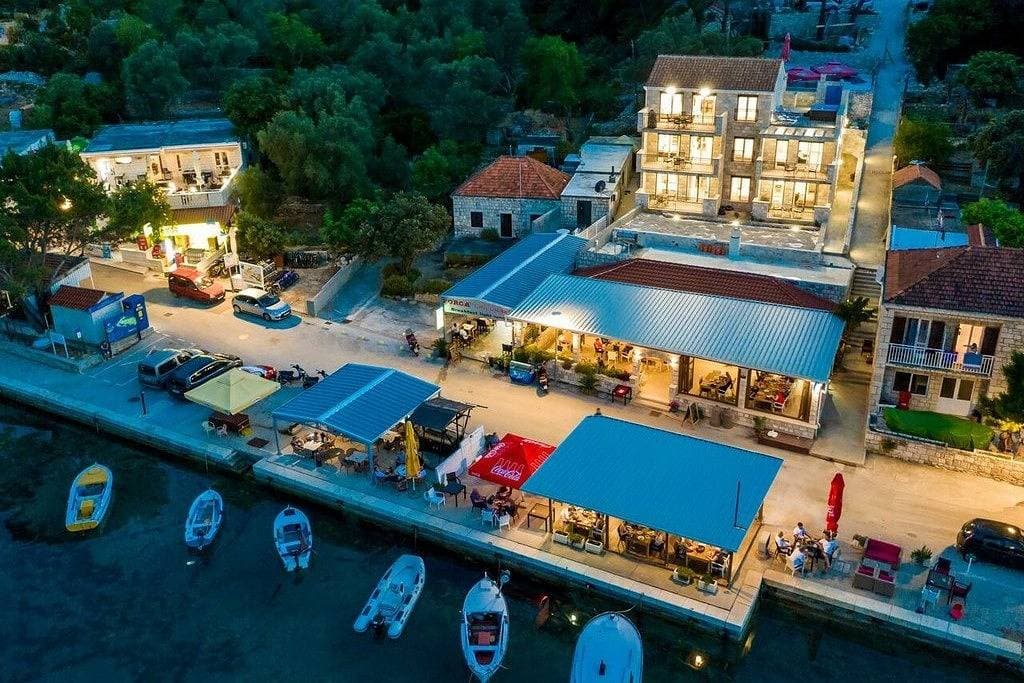 Foto 3 von 19: Studio Appartement mit Terrasse und Meerblick Pomena, Mljet As-22317-b