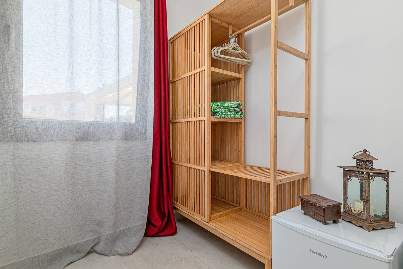 Foto 9 von 26: Appartement 'Ghjlgolu Suites - Zimmer Molara' mit WLAN und Klimaanlage
