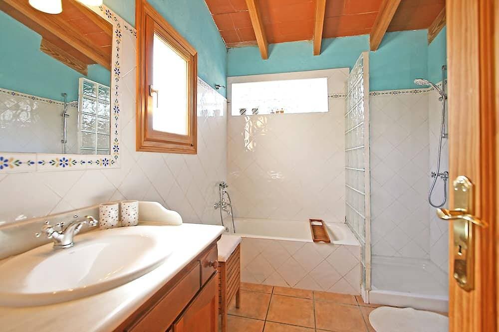 Foto 6 von 26: Sehr ruhige, malerische Lage, privater Pool, Schattenterrasse, Ortsnah, Internet