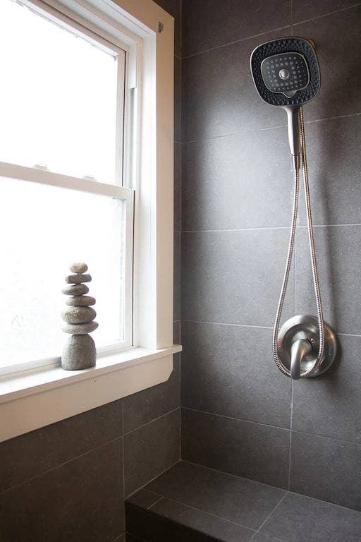Foto 2 von 11: Bright & Spacious Apartment with Amazing Shower
