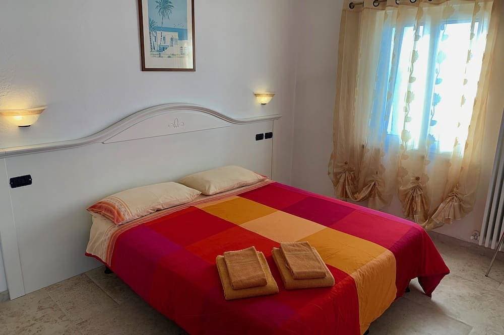 Foto 4 von 20: Beautiful panoramic terrace overlooking the sea, with swimming pool