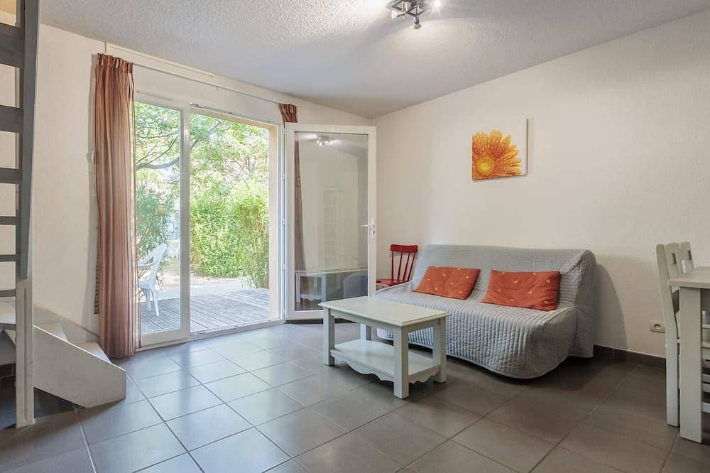 Cottage for 4 pers in residence with pool 1