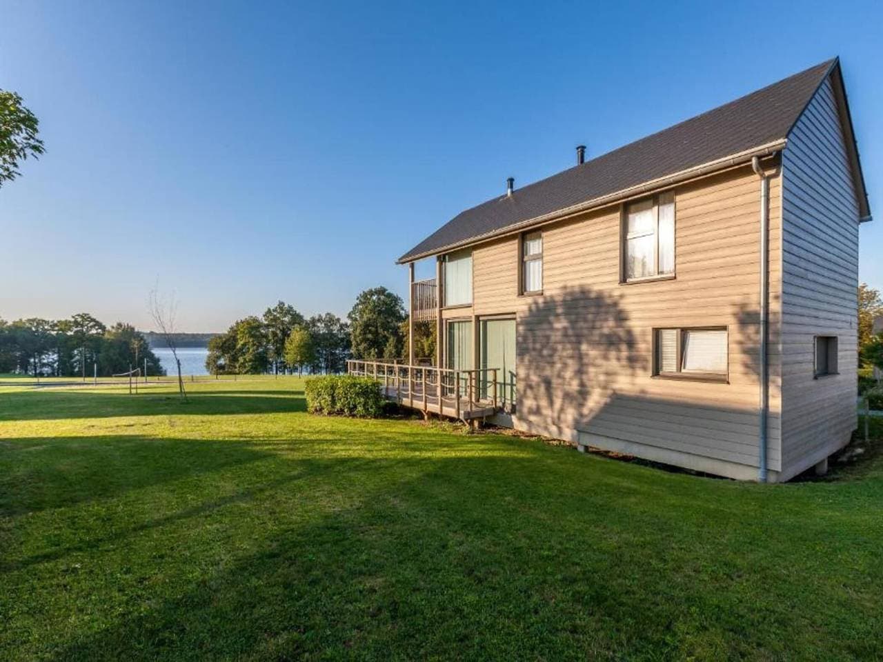 Foto 11 von 39: Familienvilla am See