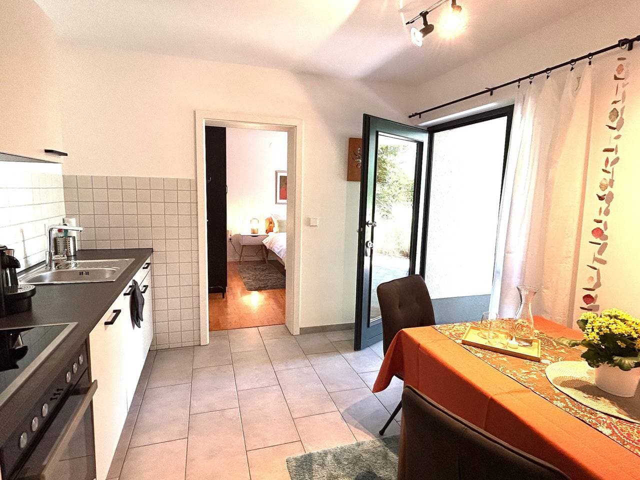 Foto 6 von 24: Ferienwohnung 'Stella Lilia' mit privater Terrasse und WLAN