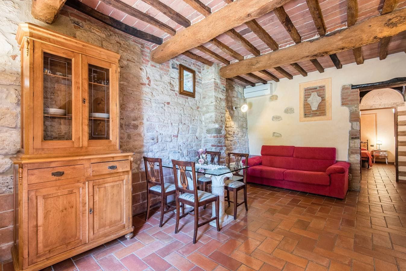Foto 5 von 28: Ferienwohnung 'Agriturismo Ischieto - La Cantina' mit Gemeinschaftspool, WLAN & Klimaanlage