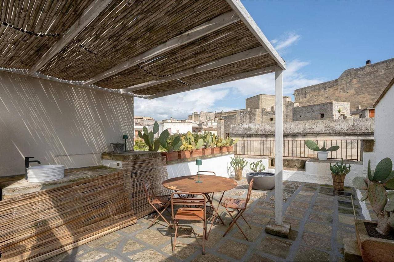 Camare 44 – Unique studio with private rooftop 1