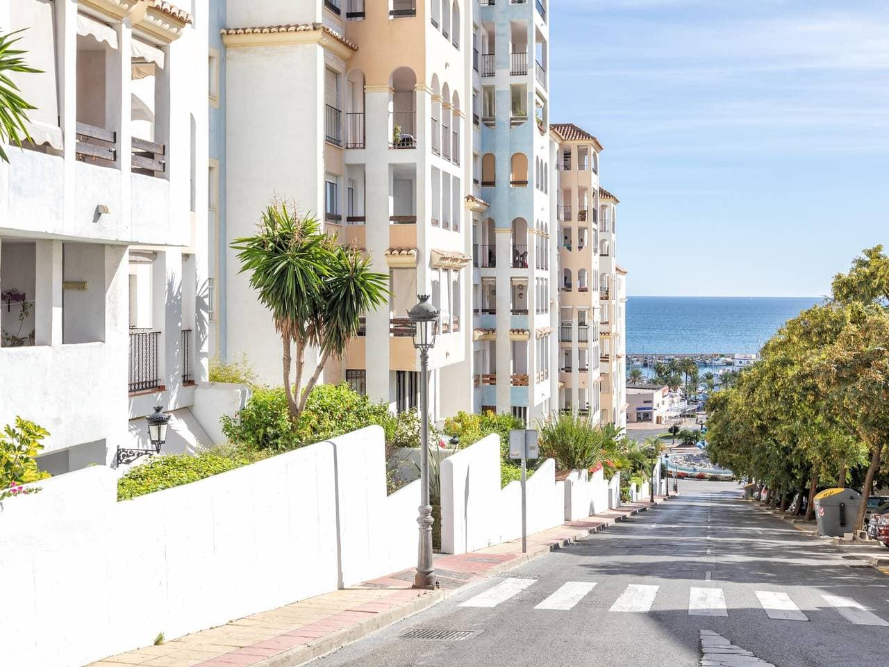 Foto 7 von 25: Real Sofía Puerto Estepona - Luxuriöse Ferienwohnung mit Terrasse, Pool und Meernähe