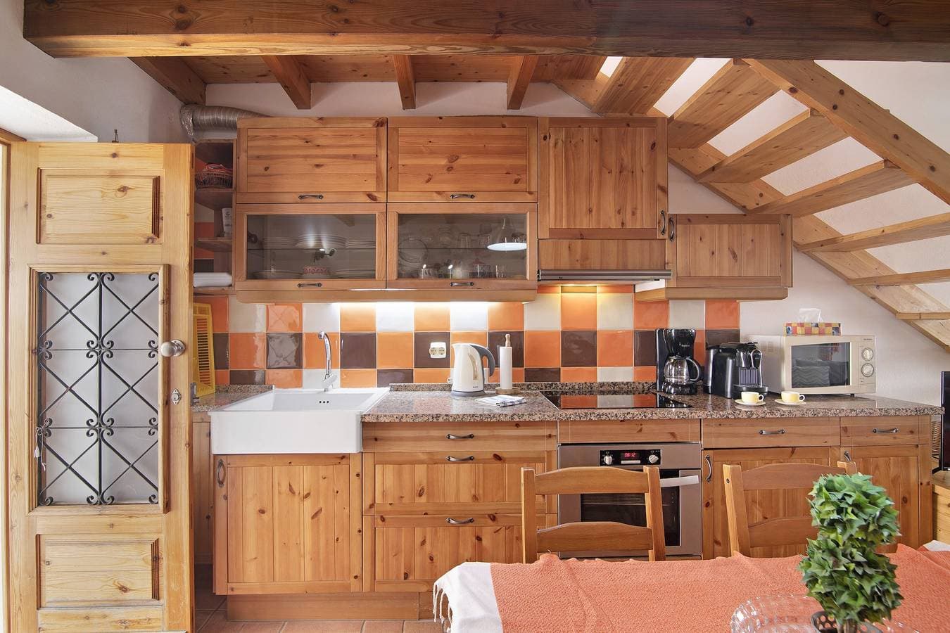 Foto 4 von 18: Ferienhaus 'Ana Townhouse' mit privater Terrasse, WLAN und Klimaanlage