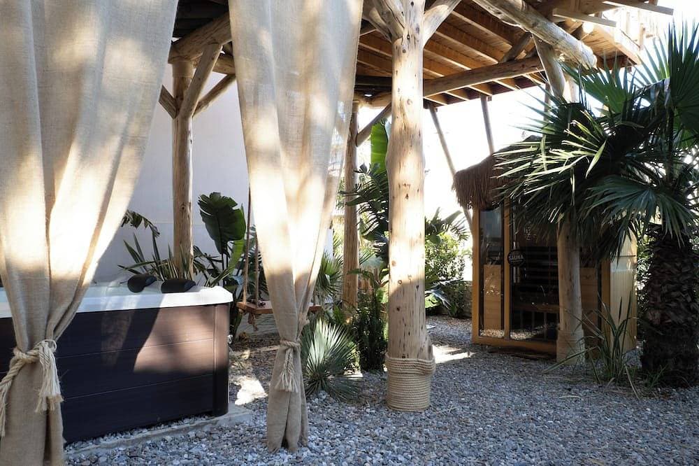 Foto 10 von 27: Zen Tree Suite with Jacuzzi | D Palm Premium Living