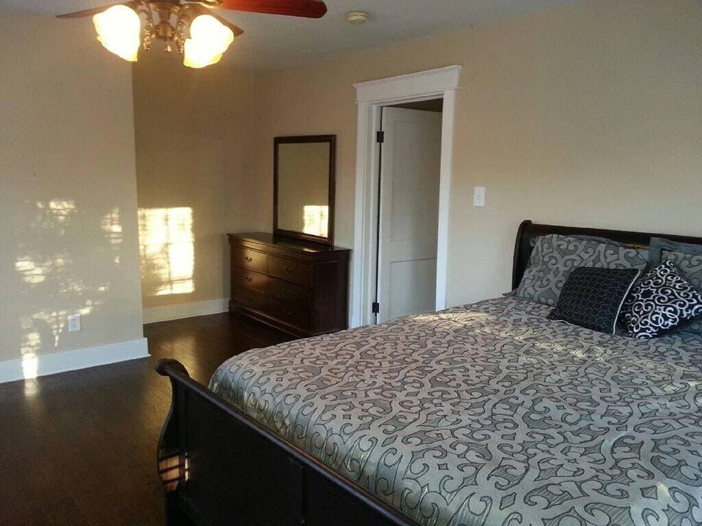 Foto 9 von 14: Condo Suite D (im Obergeschoss) - Kostenloses WLAN (begrenzt) ein Boot Parkplatz !! Walk Downtown!