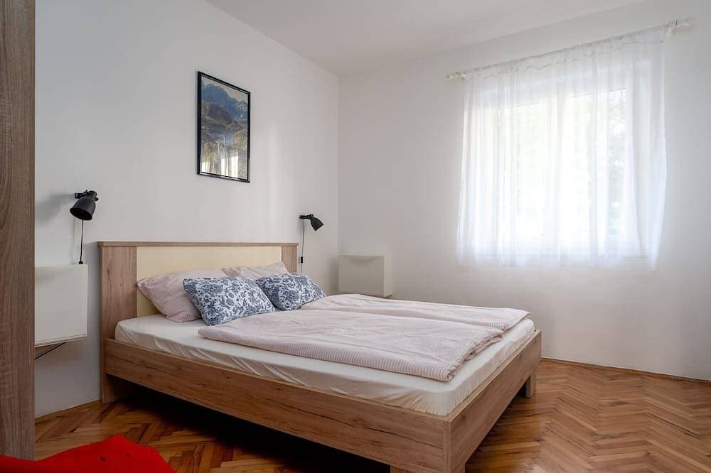 Foto 2 von 13: 1-Zimmer-Ferienwohnung am Strand Grebastica, Sibenik