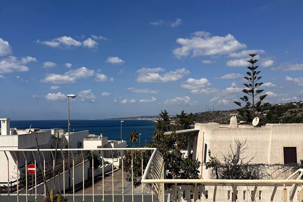 Villa with sea view in San Gregorio - Patu 1