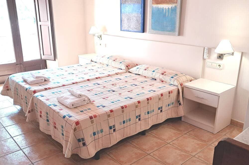 Foto 4 von 30: Casa Alerny – Authentisches katalanisches Landgut zwischen Kirschbäumen