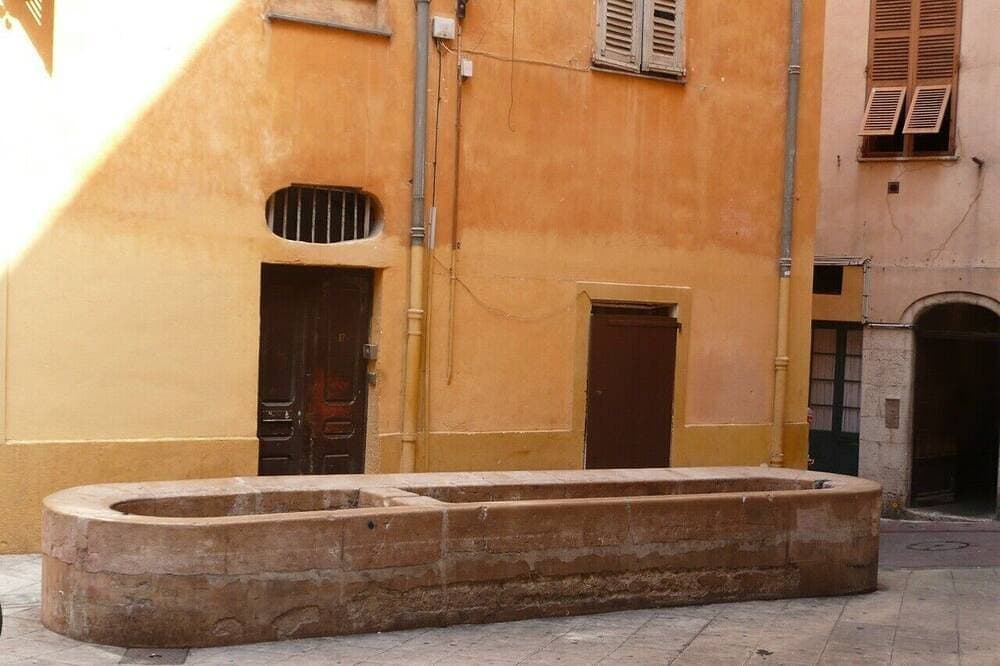 Foto 12 von 30: Are Charme Wohnung im alten Nizza, mit Blick auf den Garten und nahe am Meer