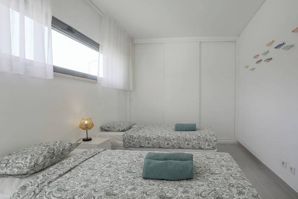 Foto 8 von 30: Detached Villa with Private Pool & Outdoor Kitchen Near City & Beach