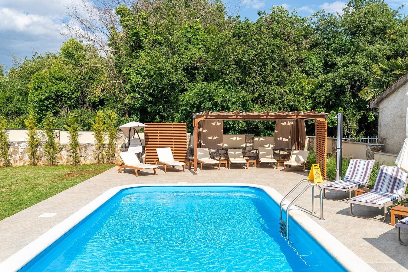 Foto 2 von 30: Studio with Pool View A4