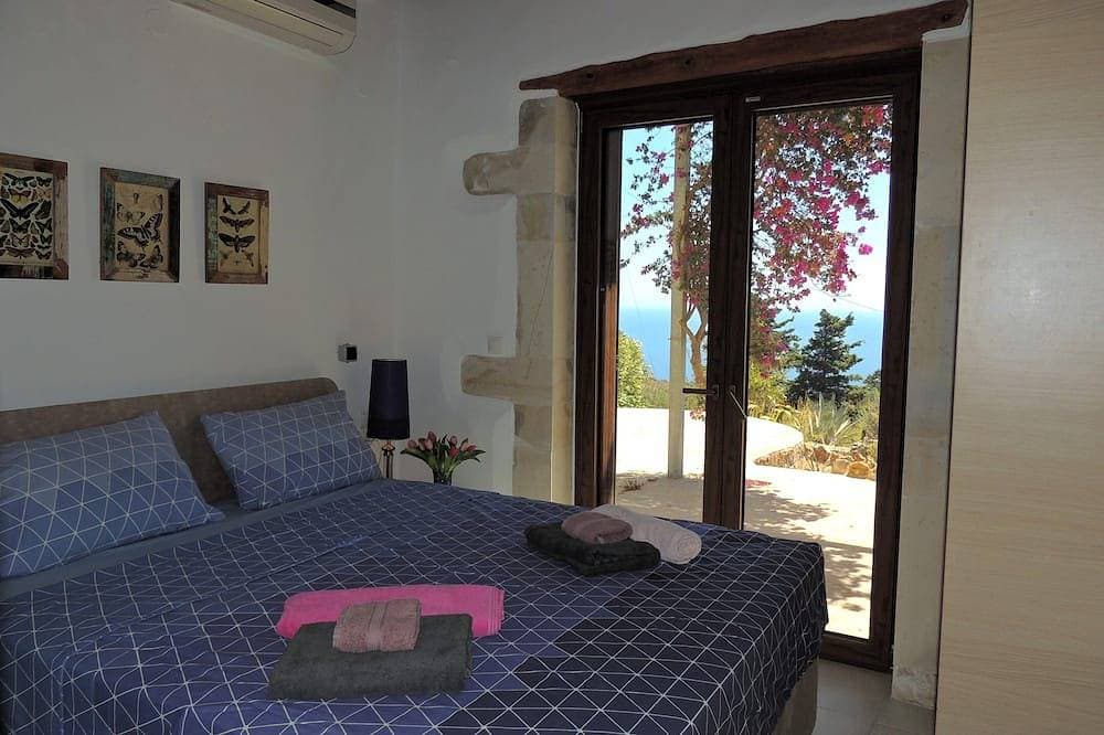 Foto 2 von 30: Beautiful Stone Villa With Peaceful Setting, Private Pool and Lovely sea Views