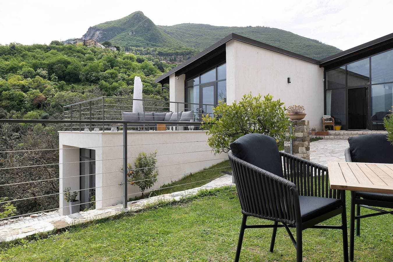 Foto 6 von 21: Ferienwohnung "Ca' Scaì Agrifugium Elià" mit Blick auf den See, Gemeinschaftspool und WLAN