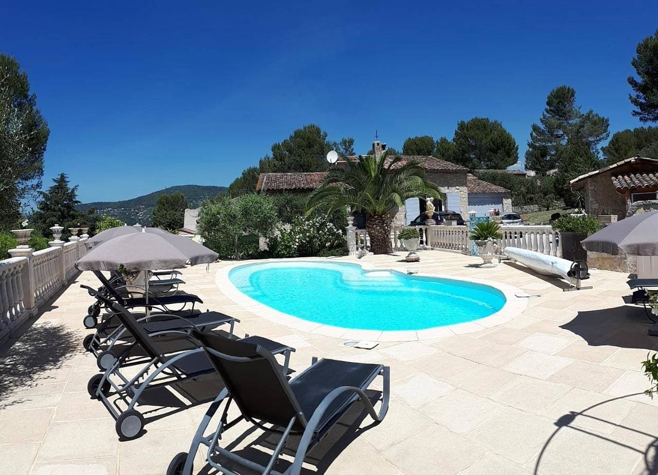 Gîte LES PINS climatisé piscine jardin parking 1
