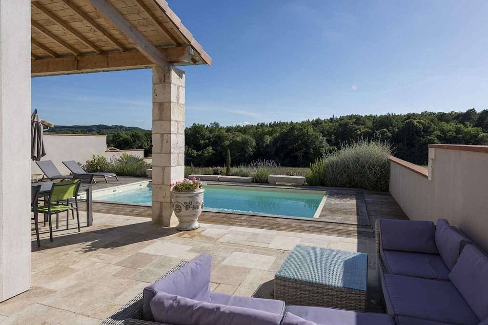 Luxuriöse 2-Bett-2-Bad-Villa mit beheiztem Pool auf Weingut Weingut 1