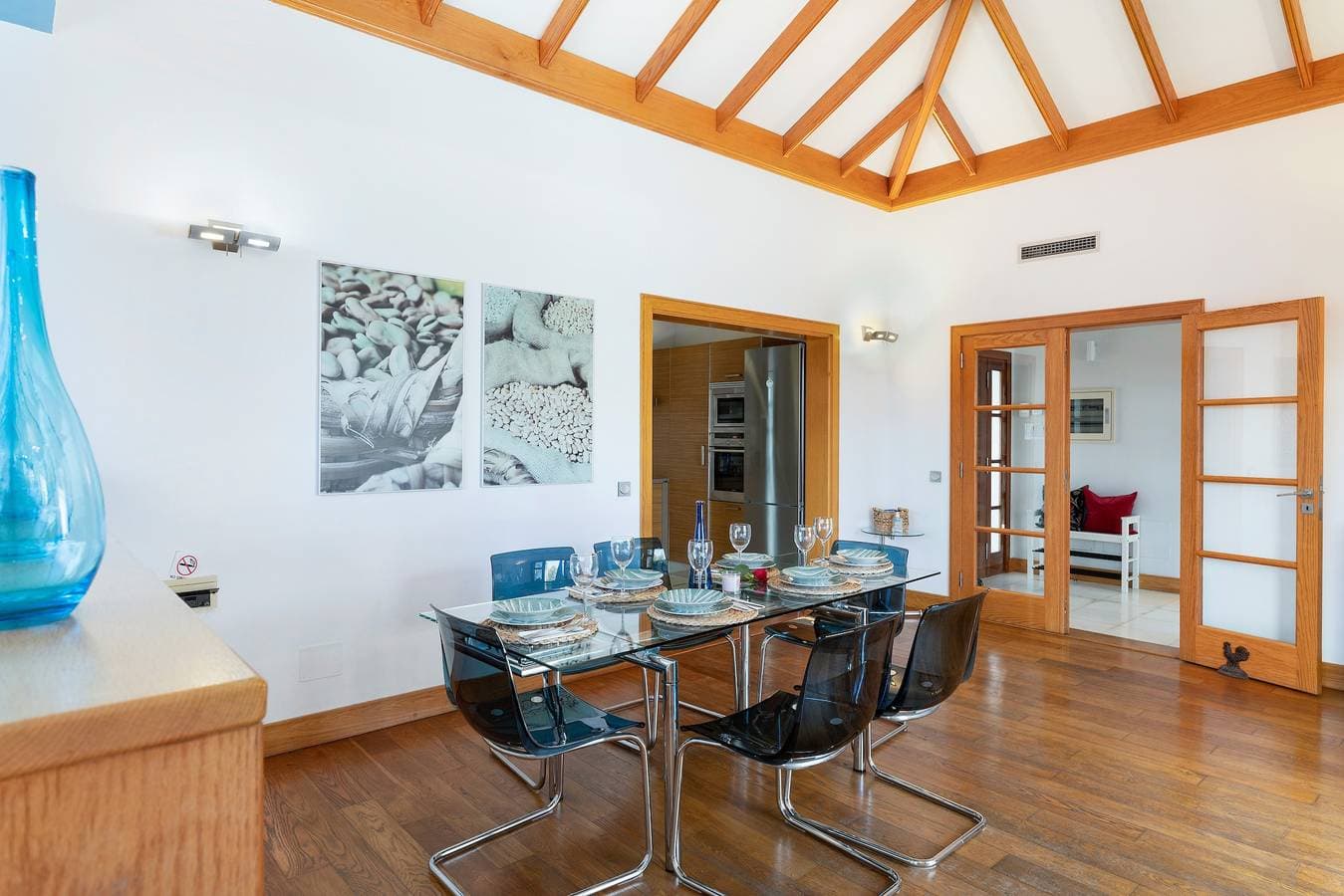 Foto 12 von 45: Elegante Villa nahe dem Strand mit Pool, Sauna, Whirlpool und Terrasse