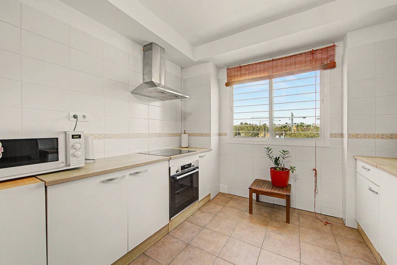 Foto 9 von 32: Apartment „Ático Vacacional“ mit Gemeinschaftspool, Balkon und Klimaanlage