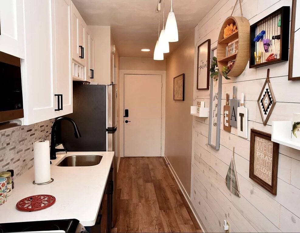 Foto 2 von 20: Kürzlich renovierte 1-Zimmer-Wohnung mit atemberaubendem Seeblick - Keine Reinigungs- oder Wäschegebühren