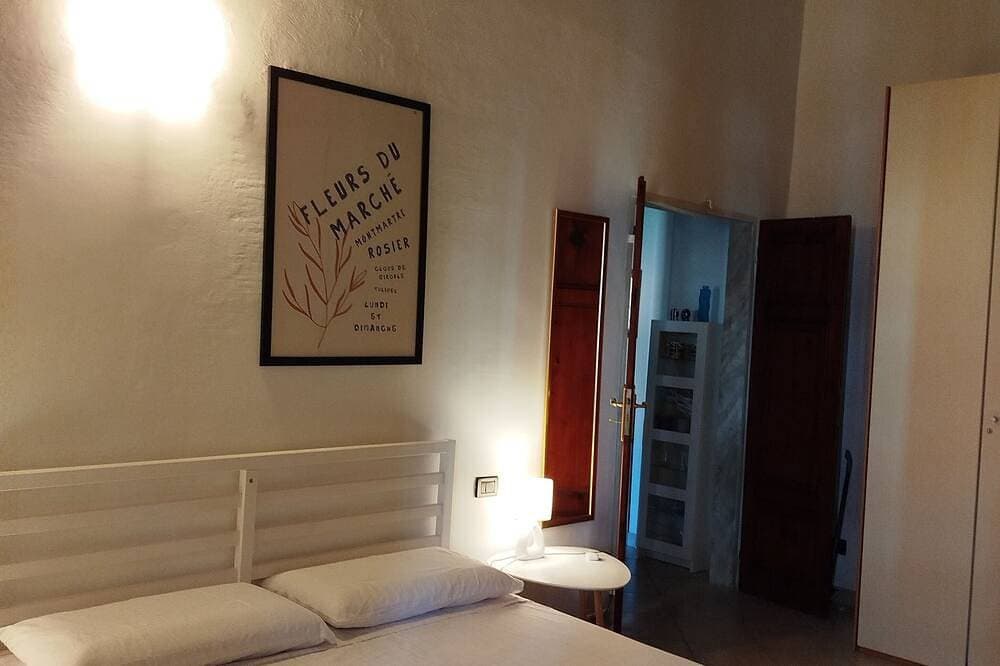 Foto 7 von 30: Typical Ligurian waterfront house in the center