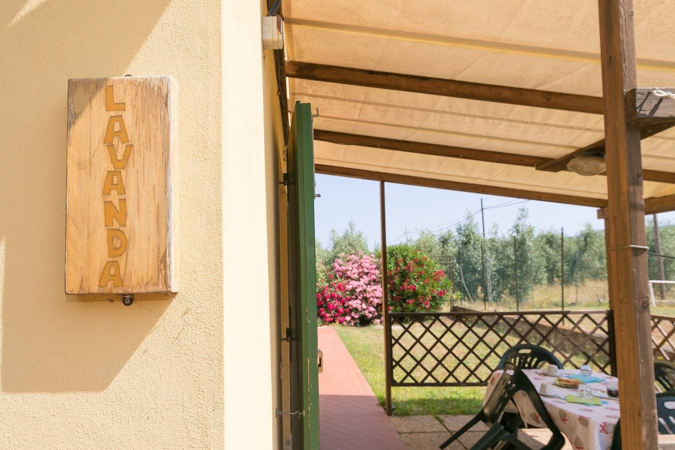 Foto 11 von 24: Bauernhof "Il Pino - Monolocale Lavanda" mit Gemeinschaftspool, privater Terrasse und WLAN