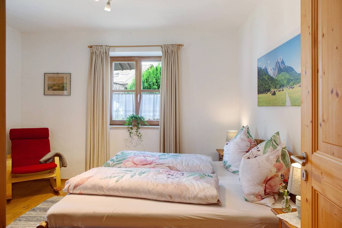 Foto 12 von 28: Ferienwohnung Zugspitzblick mit Bergblick, Garten und WLAN