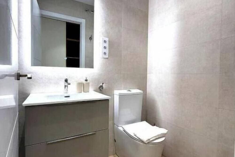 Foto 10 von 30: Stylish 120 m² Duplex Near Atocha Station – Sleeps 8, A/C & Fast WiFi