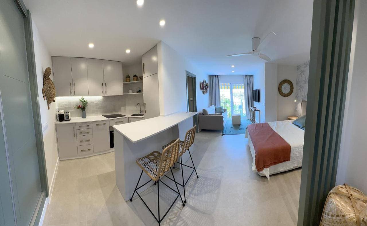 Espectacular estudio en Puerto Cabopino RECIEN REFORMADO 1