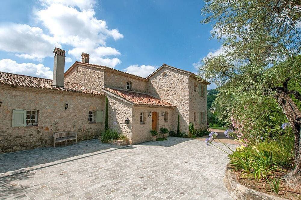 Foto 8 von 30: Luxuriöse Villa mit 6 Schlafzimmern in Le Bar sur Loup mit beheiztem Pool und hervorragender Aussicht