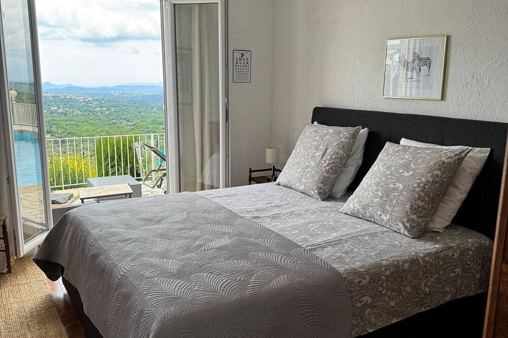 Foto 11 von 30: Geräumige Villa mit Pool und atemberaubenden Aussichten