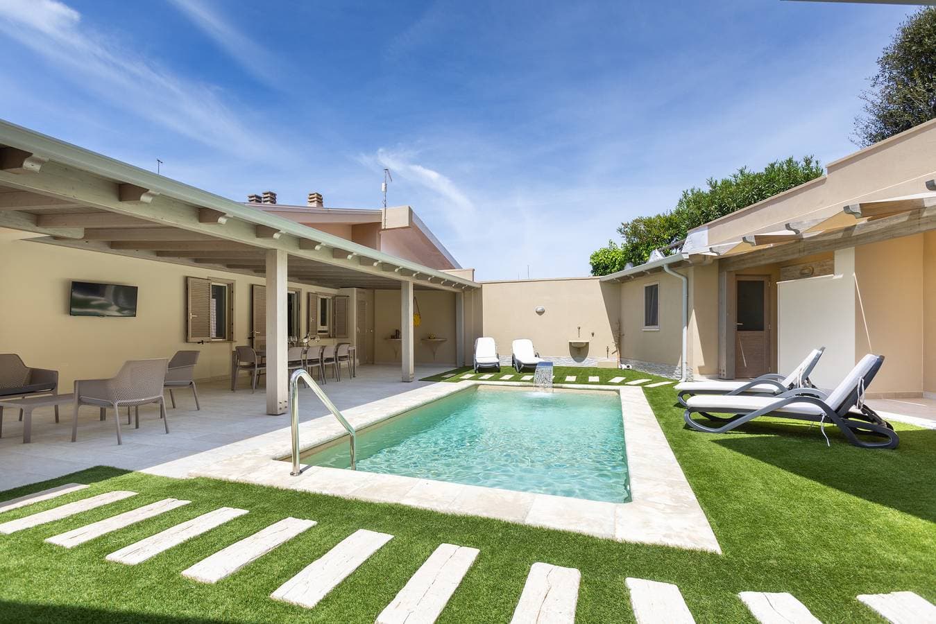 Foto 6 von 50: Villa Rachele first floor apt Pool