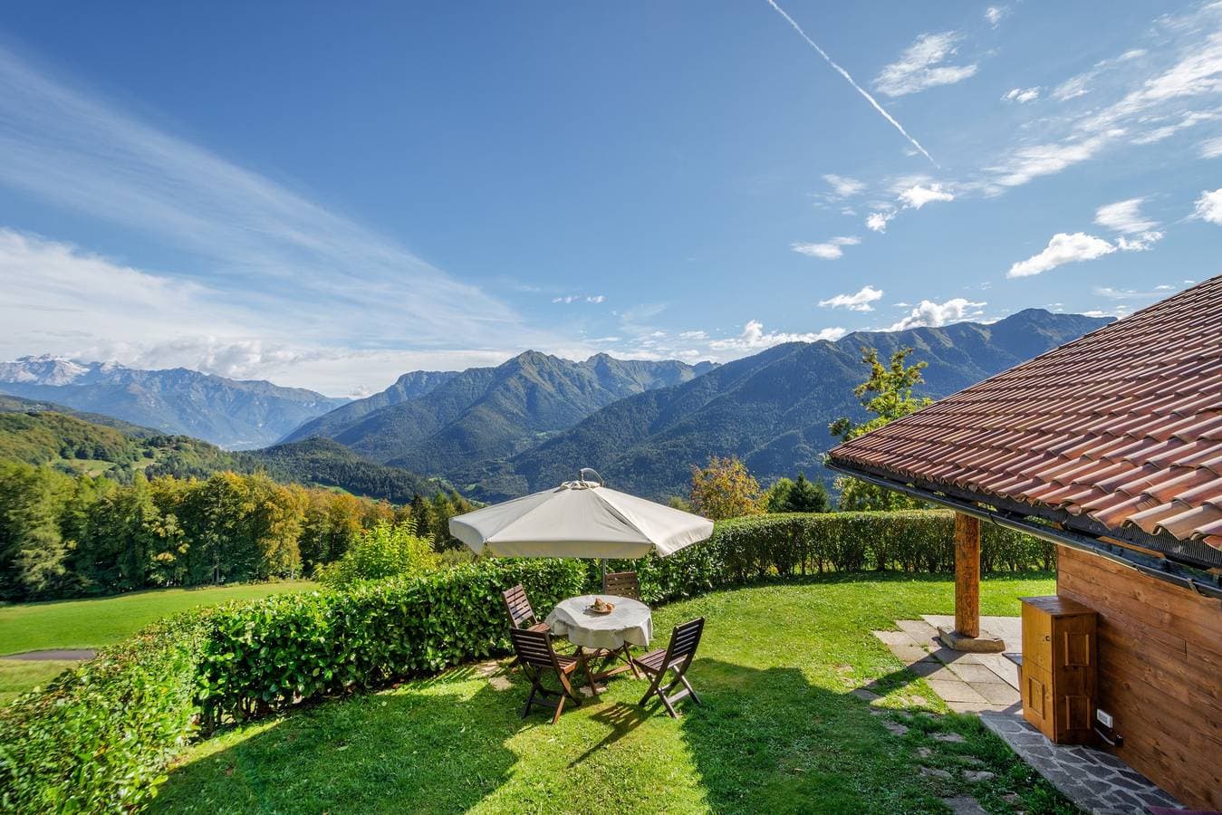 Foto 4 von 32: Ferienhaus "Baita Nido tra i Monti" mit Bergblick und Terrasse