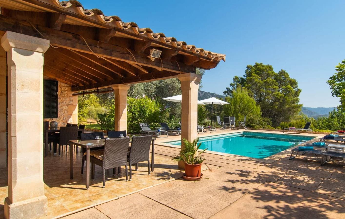 Foto 5 von 41: Selva Oasis: 2BR Apartment mit Pool und Terrasse