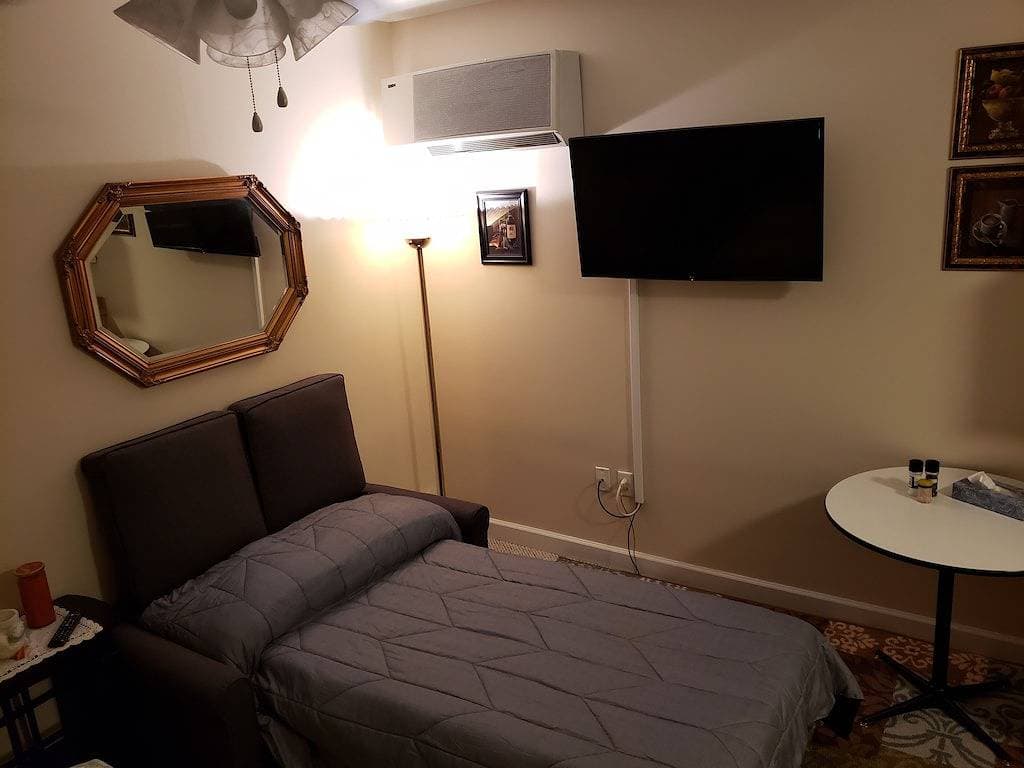Smith Mountain Lake Suite 1