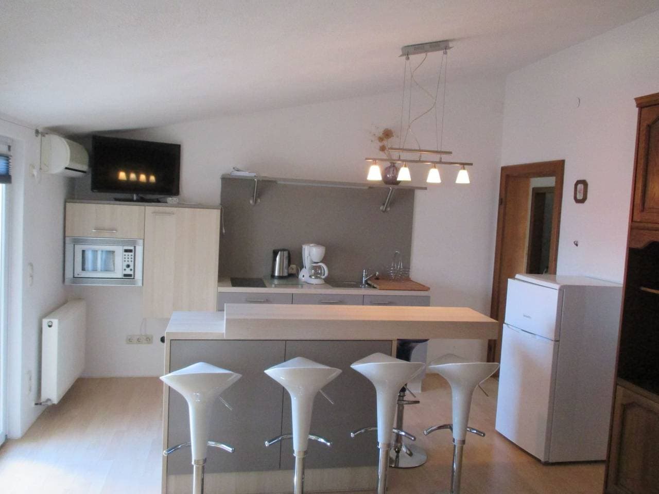 Foto 2 von 12: Double Room with Balcony 1